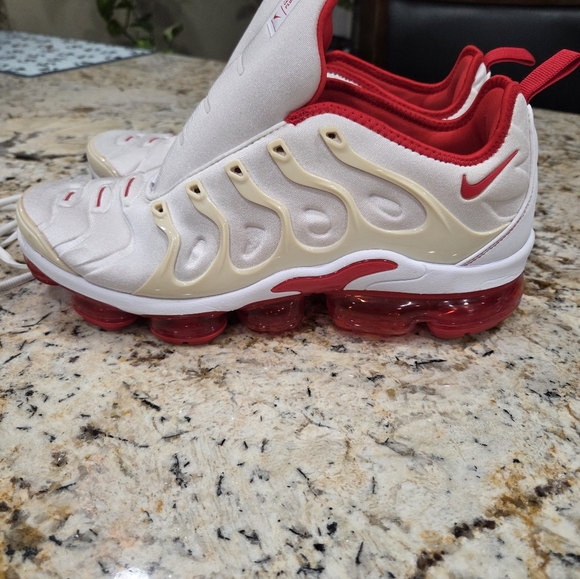 Nike Air Vapormax Plus Sneakers Men's Size 11 DH0279-100 Wht/Red - Picture 4 of 9